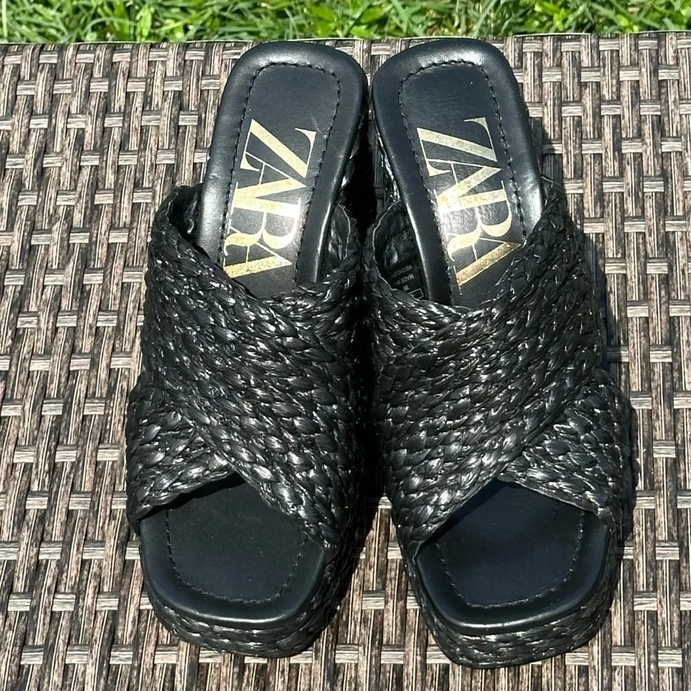Brand new Zara women's black chunky platform heels in size 36! ✨